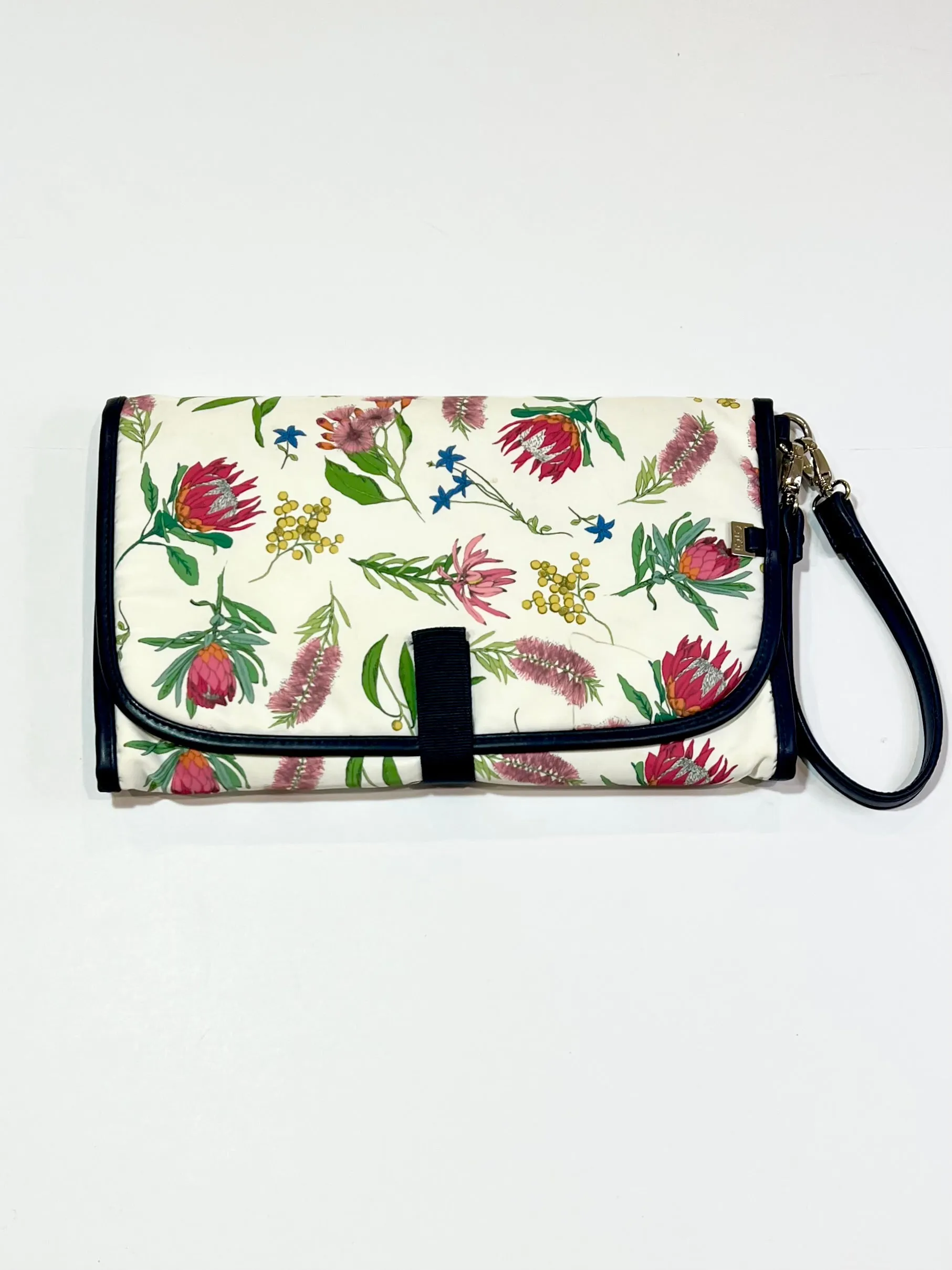 Floral change mat clutch
