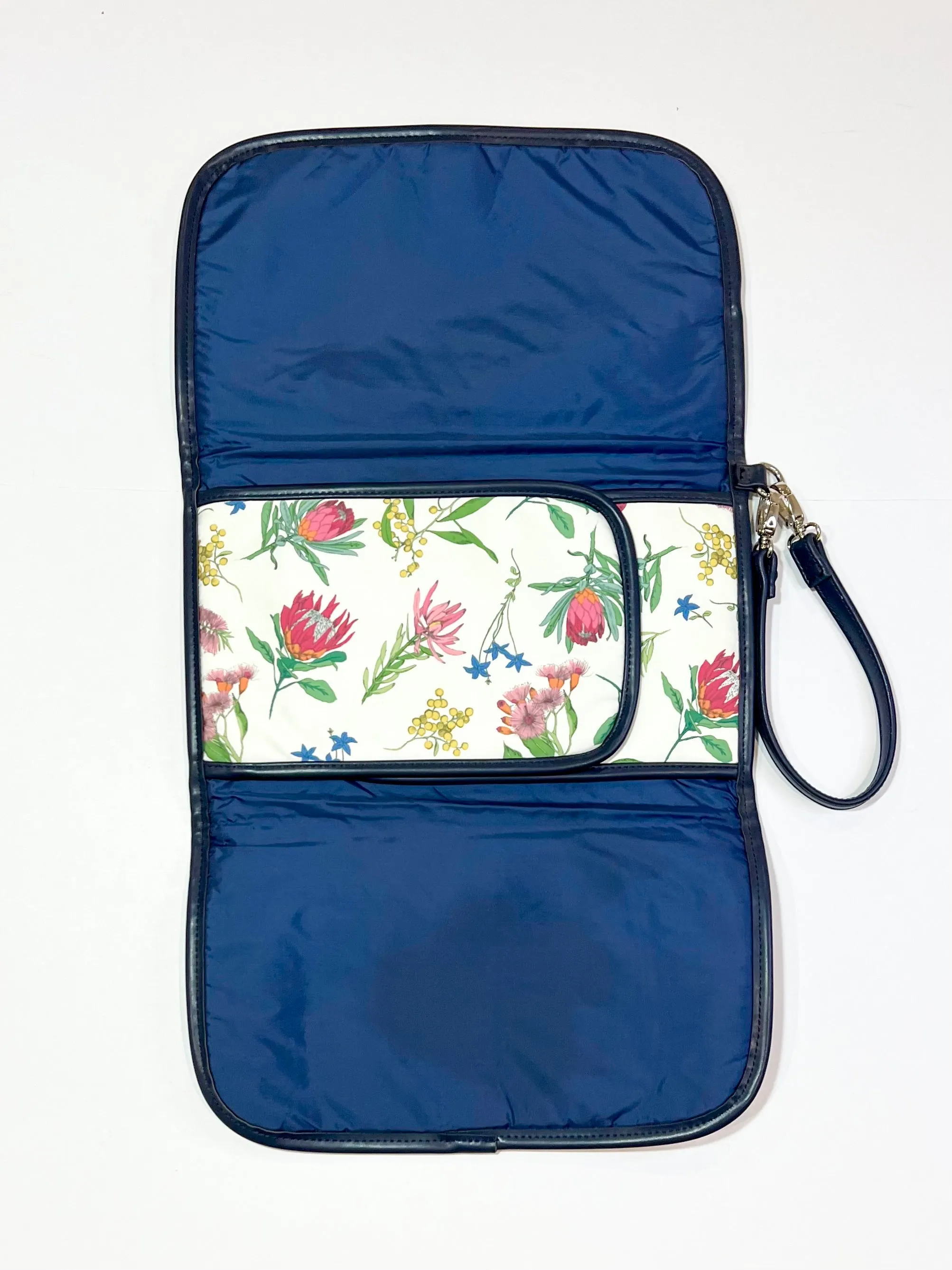 Floral change mat clutch